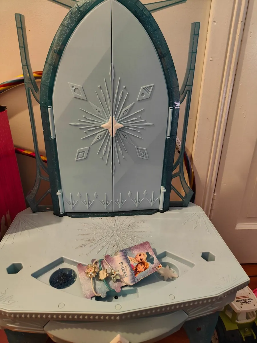 Kids Frozen music vanity table - Image 1