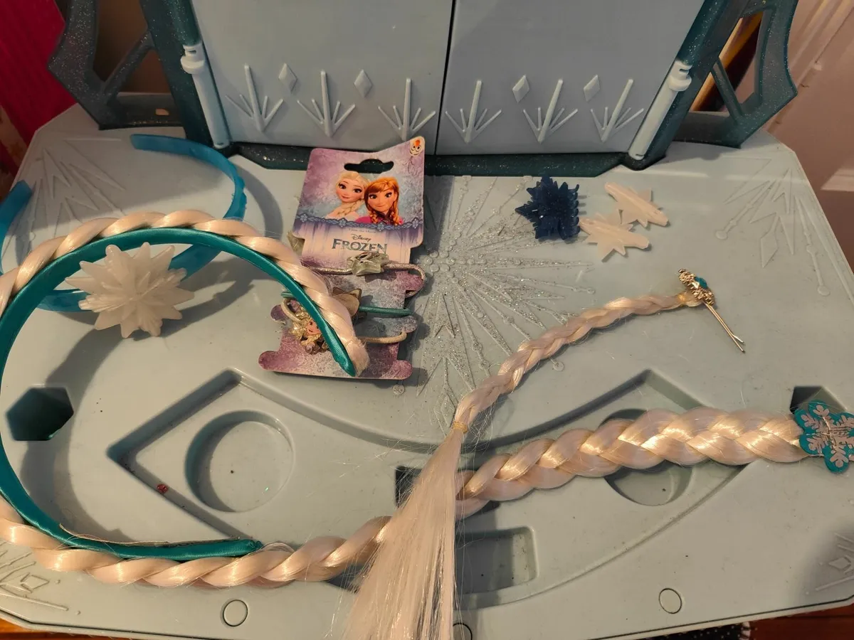 Kids Frozen music vanity table - Image 2