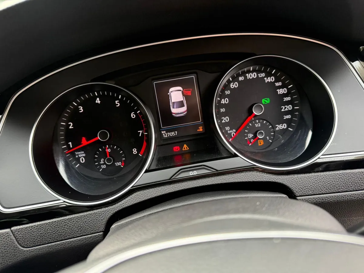 Volkswagen Passat 2017 highline automatic - Image 2
