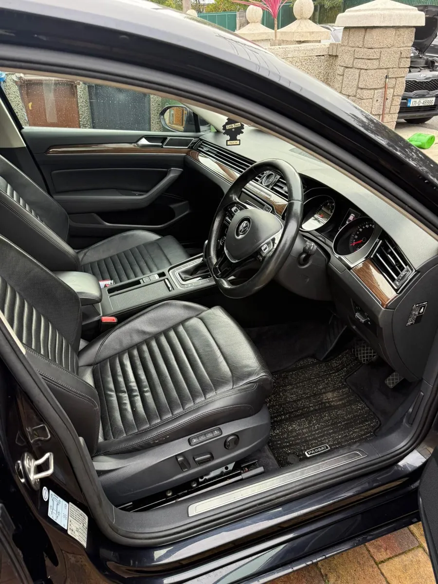 Volkswagen Passat 2017 highline automatic - Image 4