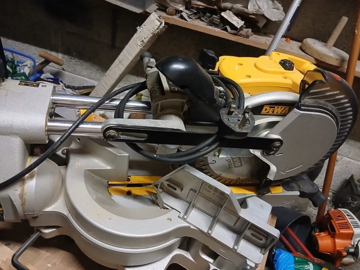 de walt mitre saw - Image 1