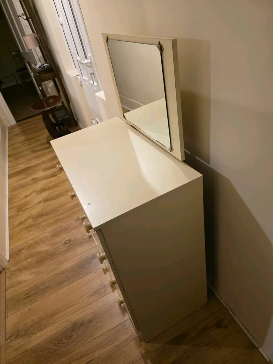 Bed and Chest of Drawers - Image 3