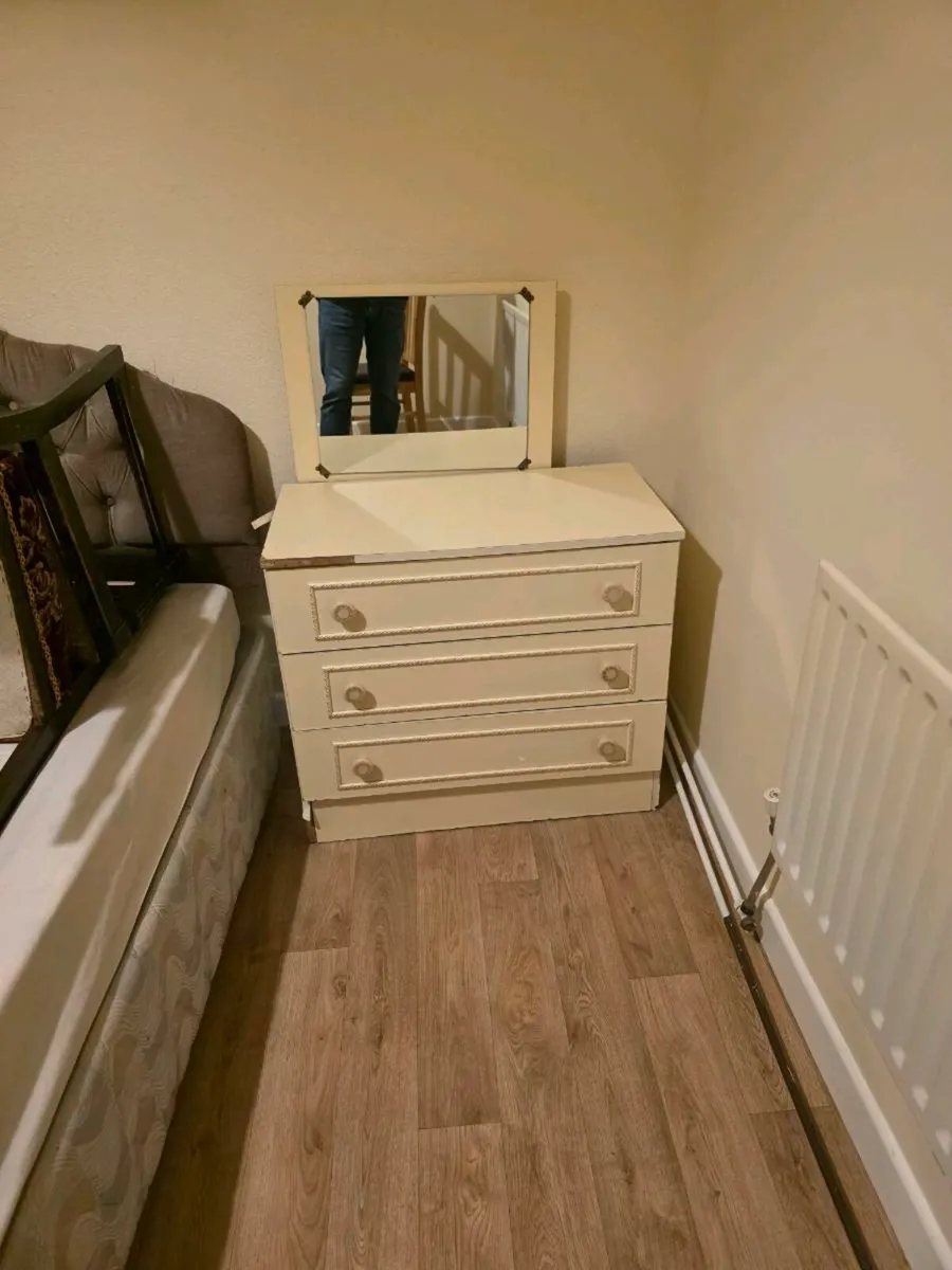 Bed and Chest of Drawers - Image 4