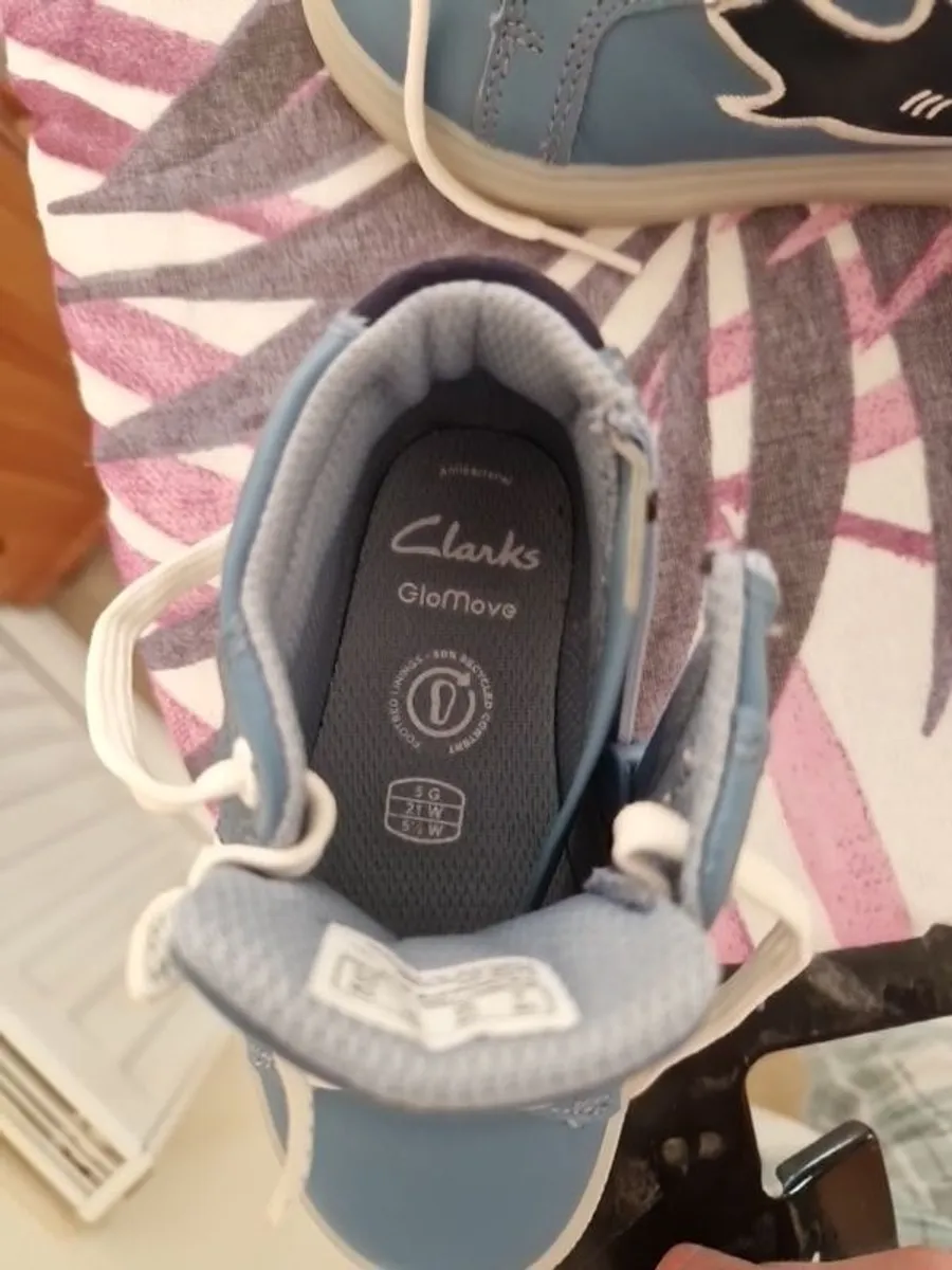 Baby converse & Clarks size 5 - Image 4