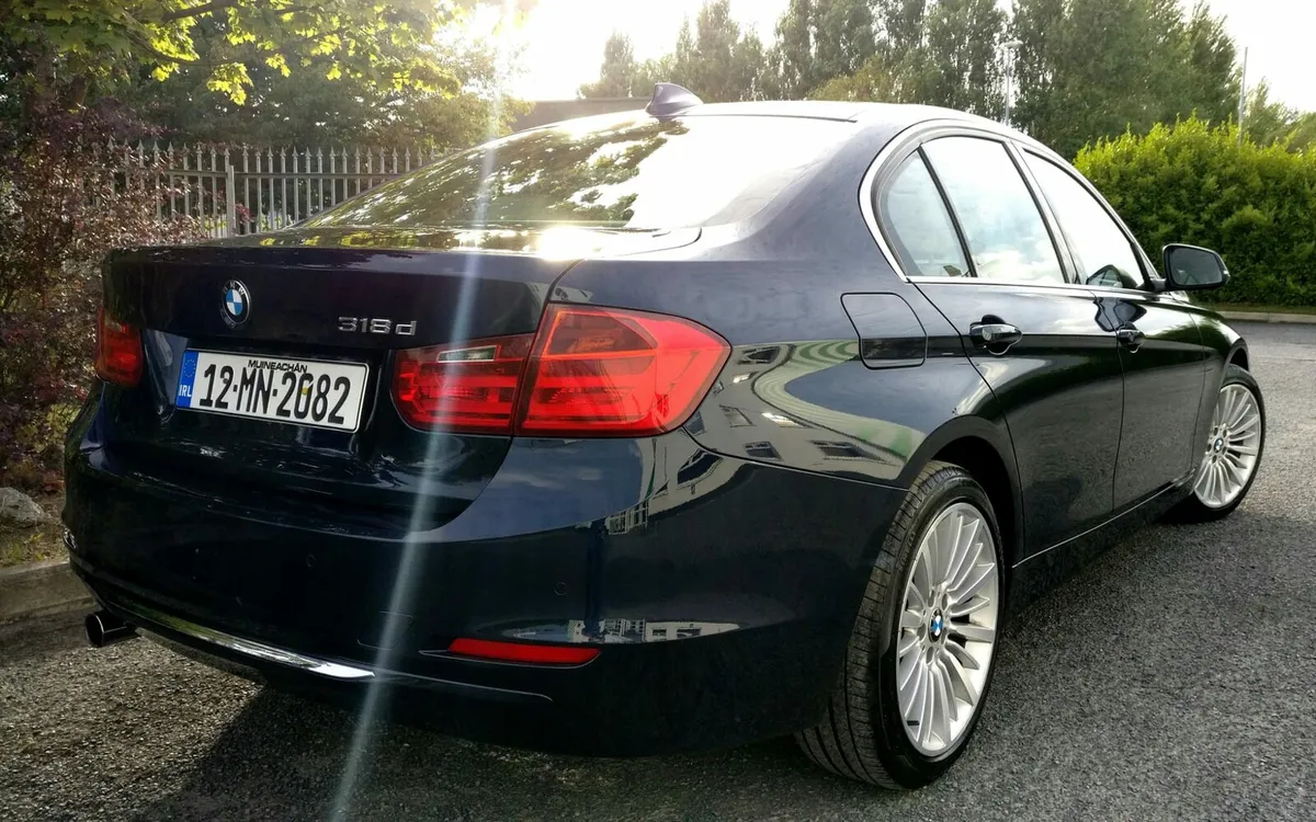 BMW 3 series Luxury 2012 - Image 2