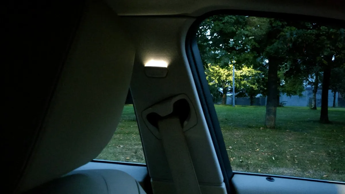 BMW 3 series Luxury 2012 - Image 4