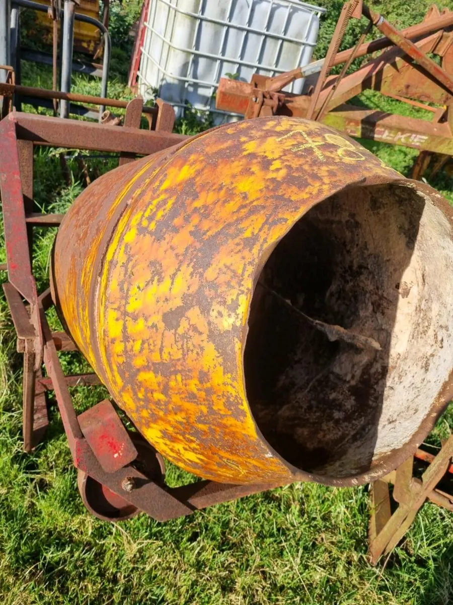 Tractor cement mixers - Image 2