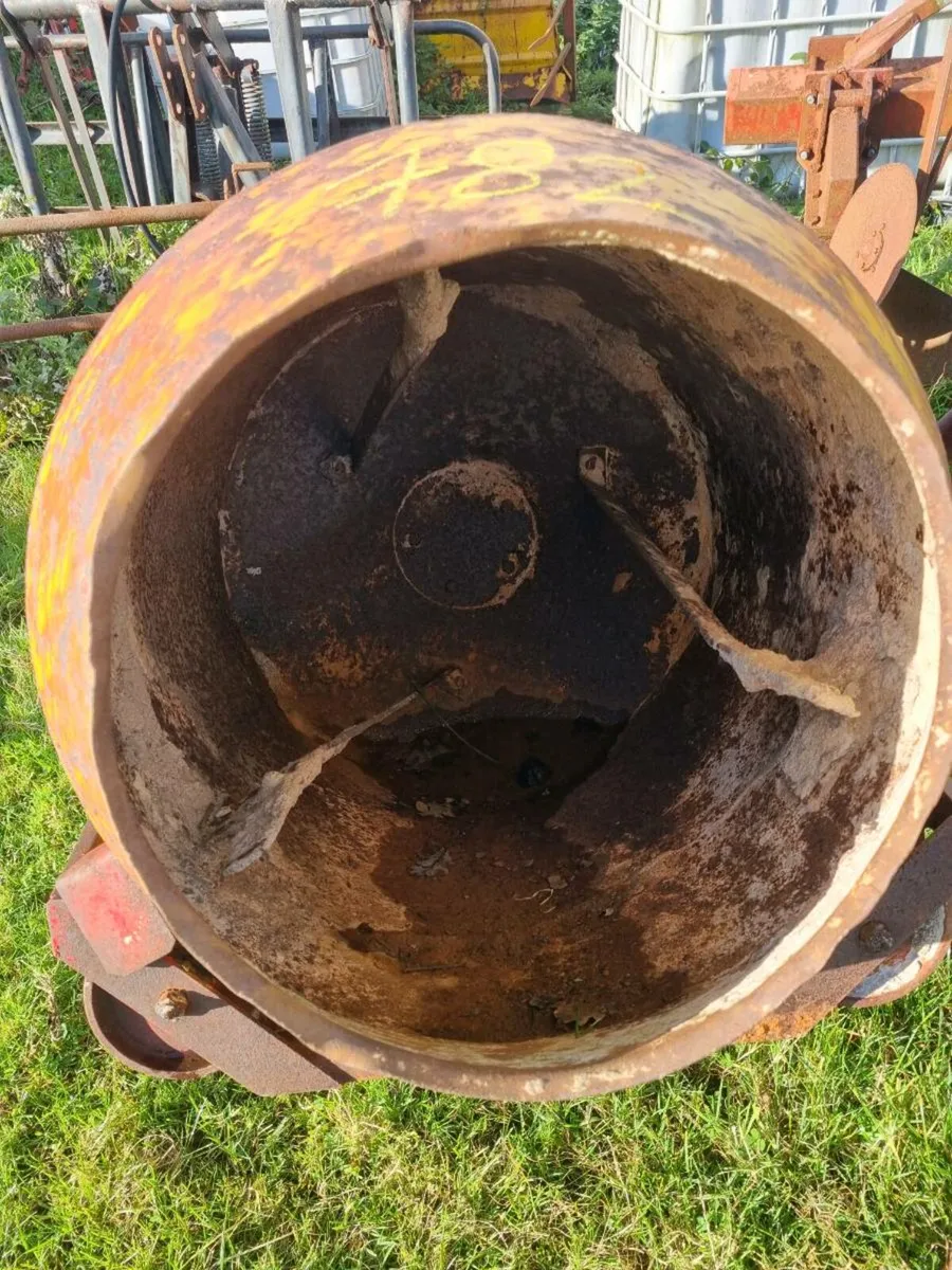 Tractor cement mixers - Image 3