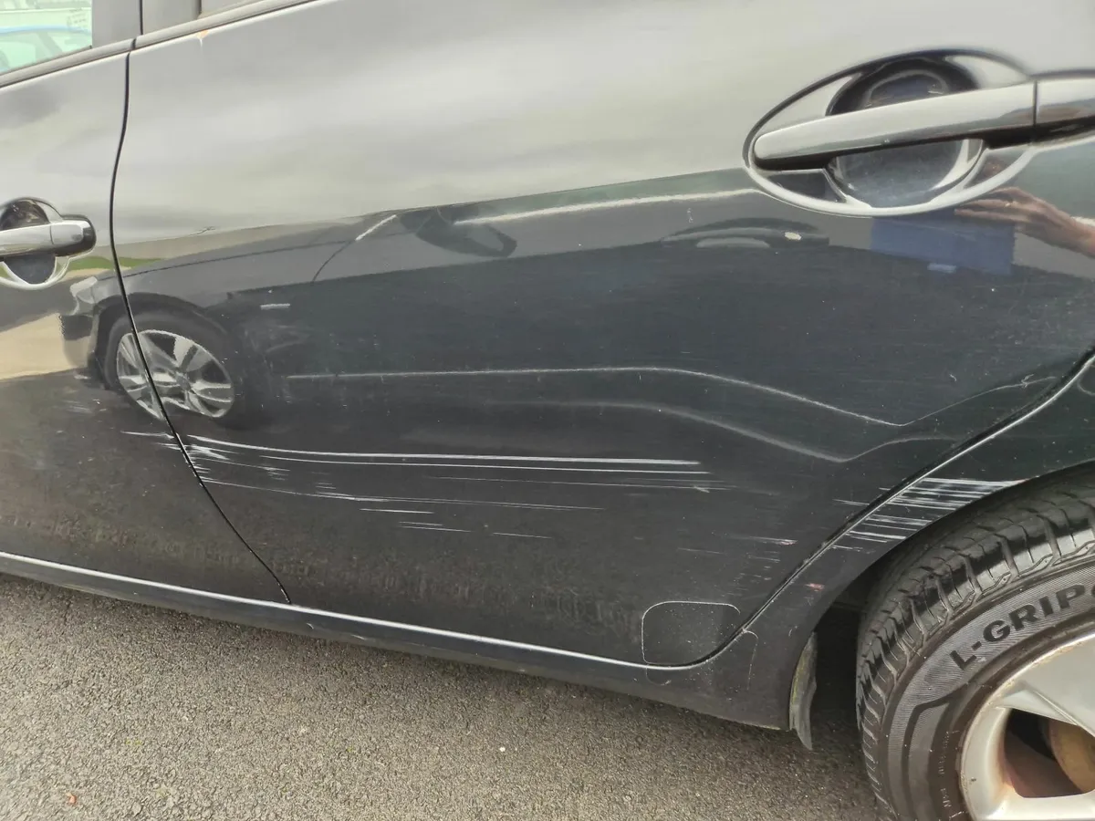 Toyota Auris 2010 - Image 4
