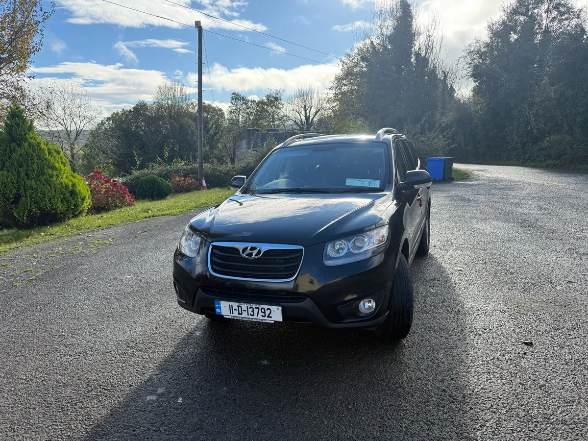 Hyundai Santa Fe SUV 2011 Reliable Car Automatic - Image 2