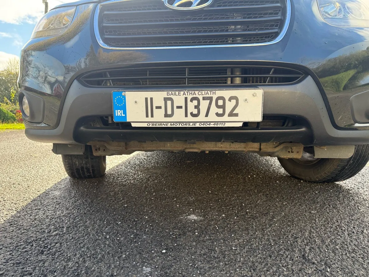 Hyundai Santa Fe SUV 2011 Reliable Car Automatic - Image 4