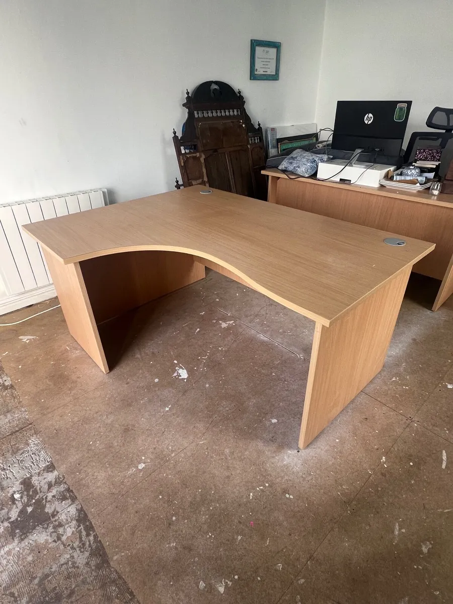 Office desk - Image 1