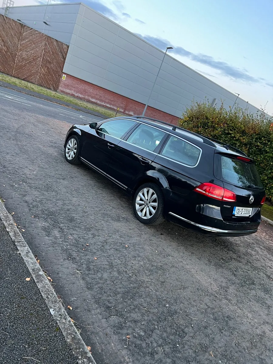 Volkswagen Passat 2013 - Image 2