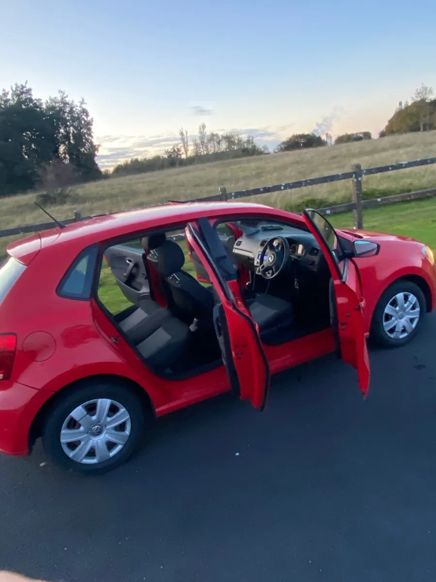 Volkswagen Polo 2010 - Image 2