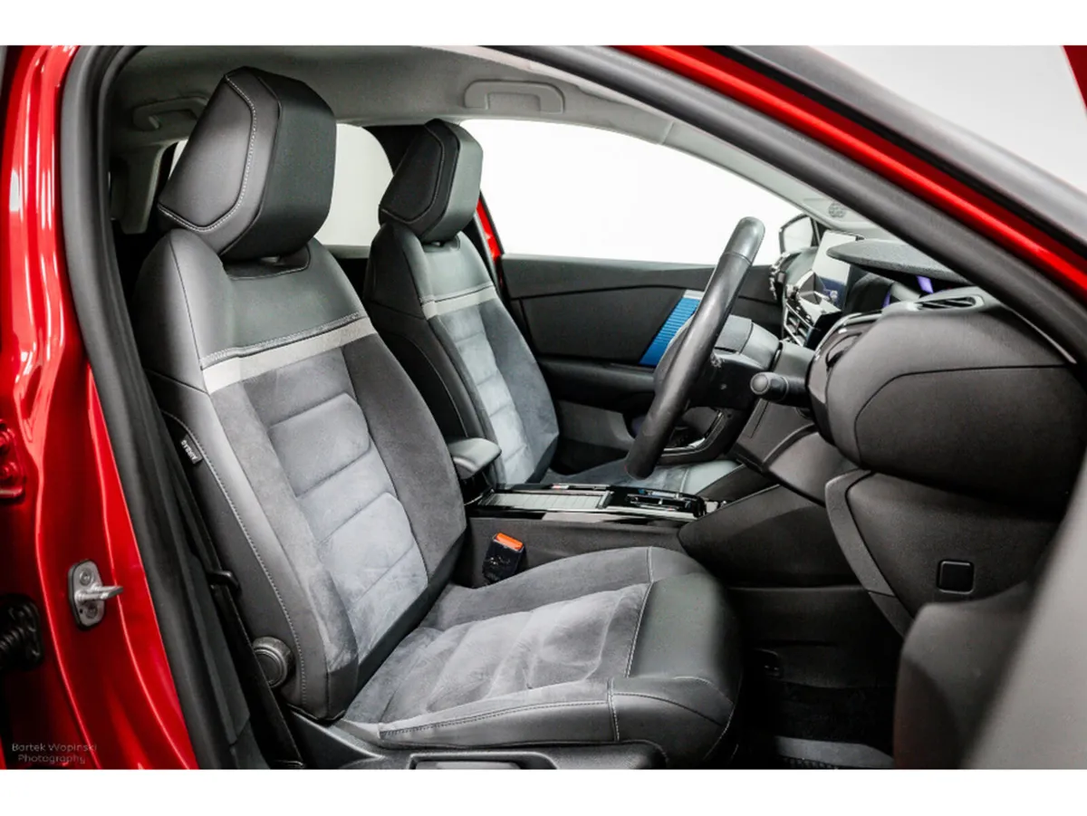 Citroen C4 ë-SHINE PLUS 50kWh Auto 136HP - Image 3