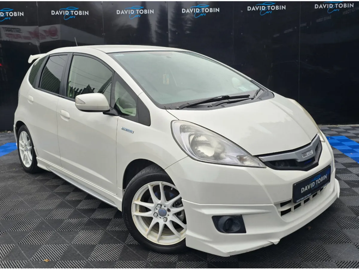 Honda Fit CVT HYBRID AUTO - Image 1