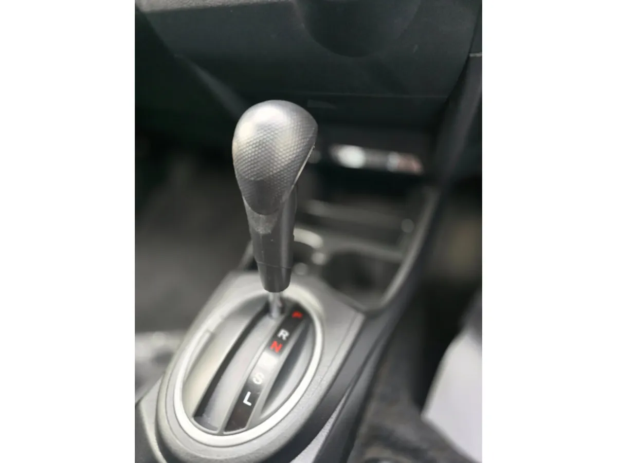 Honda Fit CVT HYBRID AUTO - Image 3