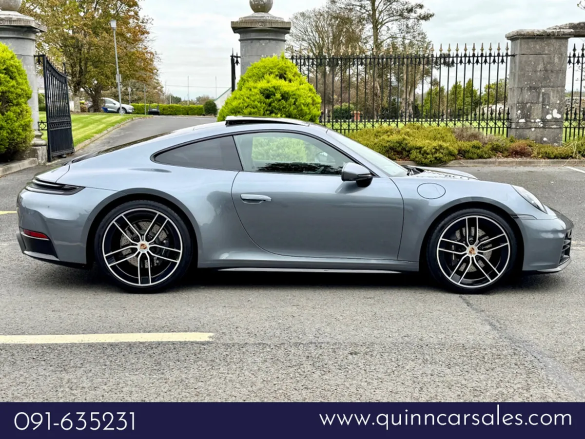 Porsche 911 CARRERA 992.2 COUPE AUTO==HUGE SPEC==F - Image 2
