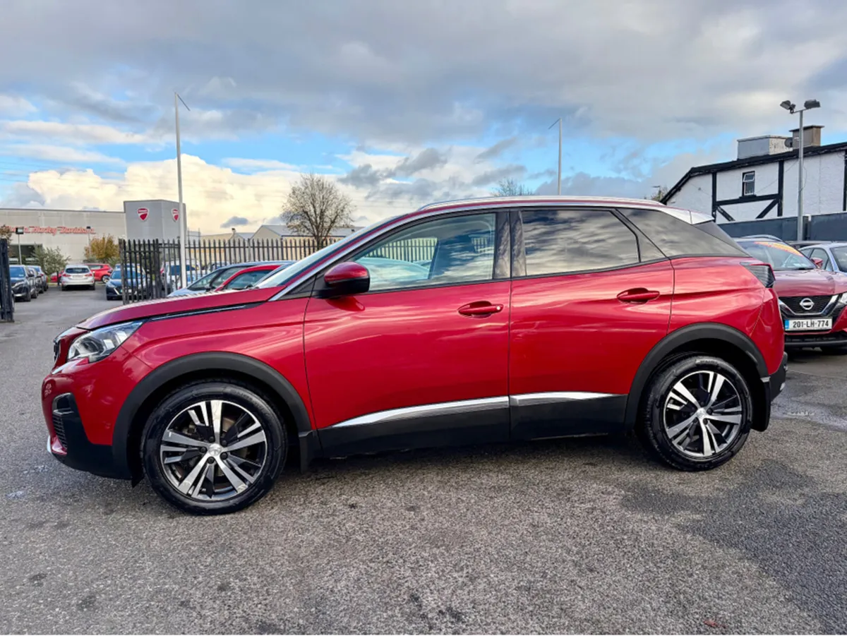 Peugeot 3008 ALLURE 1.6 HDI AUTOMATIC ** LOW MILEA - Image 3