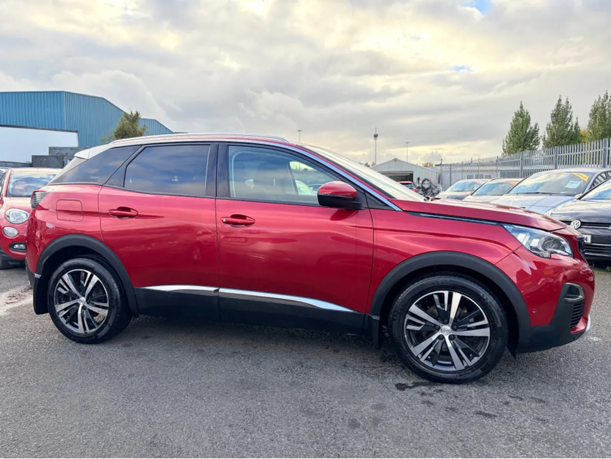 Peugeot 3008 ALLURE 1.6 HDI AUTOMATIC ** LOW MILEA - Image 4