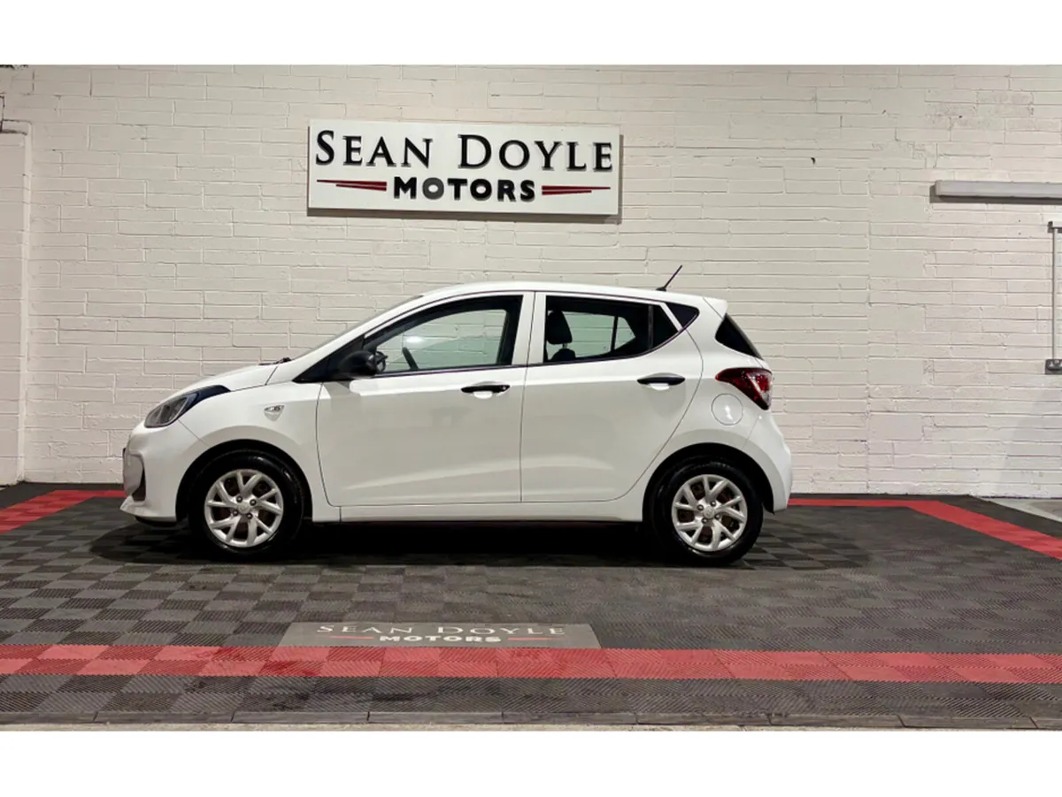 Hyundai i10 2018 1.0 Petrol CLASSIC 21,270KM/ IRIS - Image 4