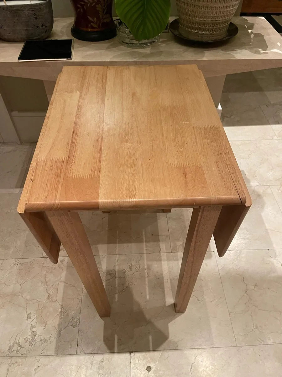 As New - 1.5 - 3.5 Foot Extendable Kitchen Table - Image 3