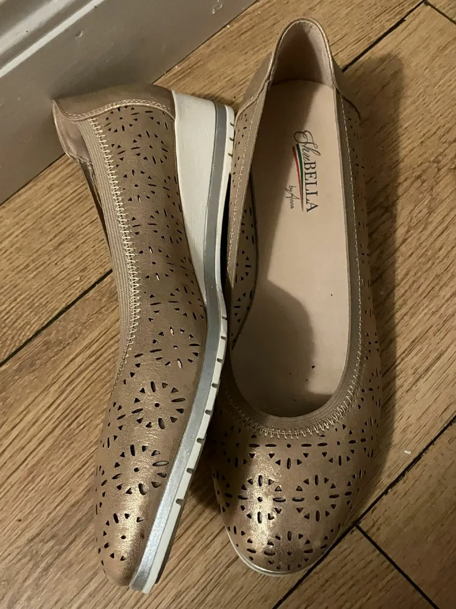 Ladies Shoes - Image 1