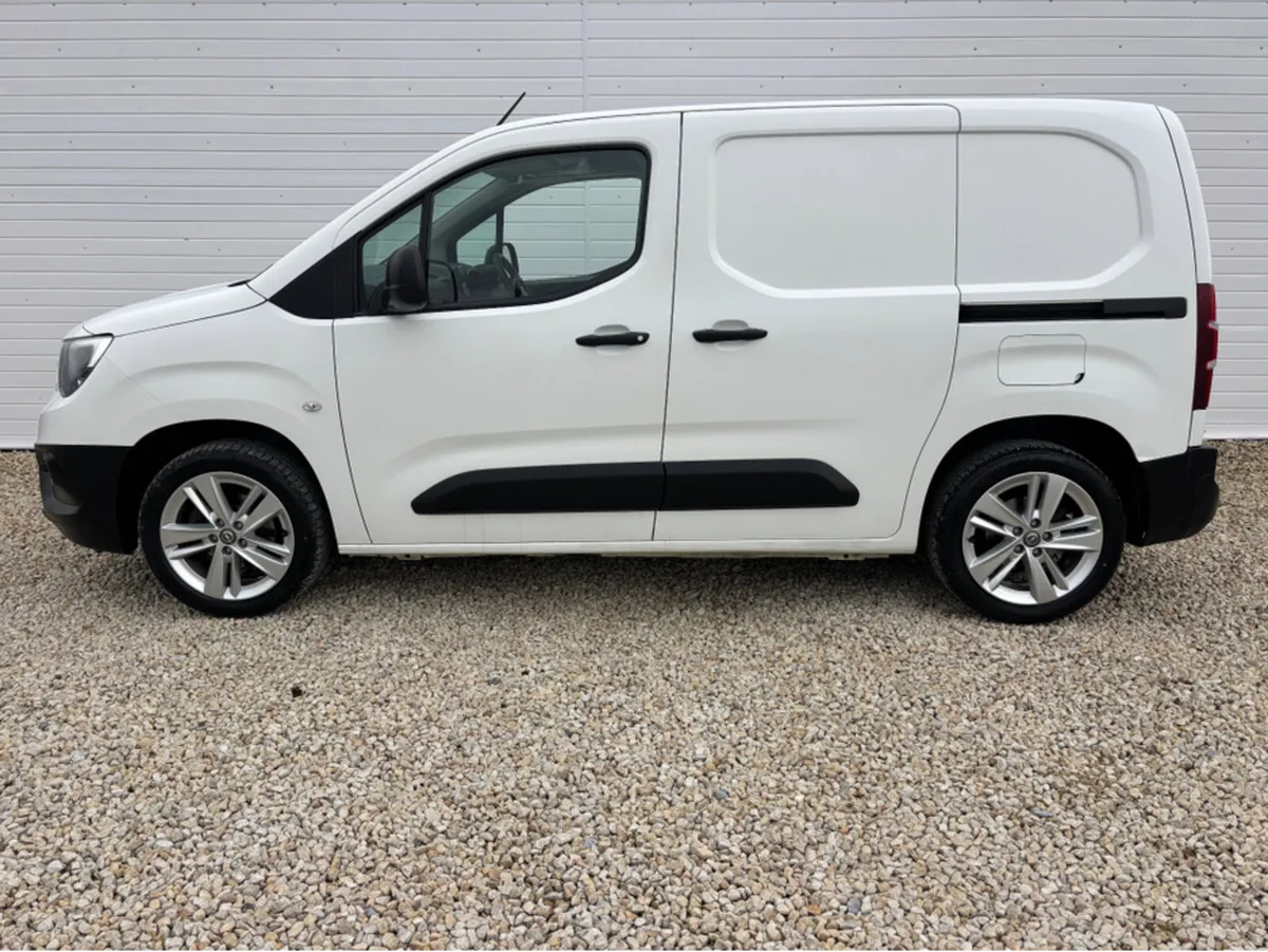 Opel Combo L1H1-1.5 100PS DIESEL 6SPEED MANUAL MY2 - Image 3
