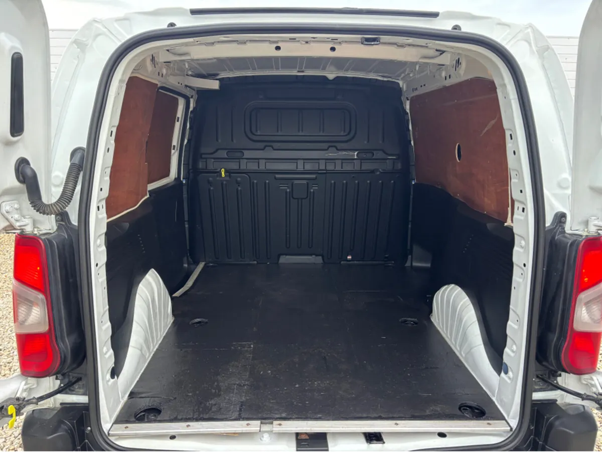 Opel Combo L1H1-1.5 100PS DIESEL 6SPEED MANUAL MY2 - Image 4
