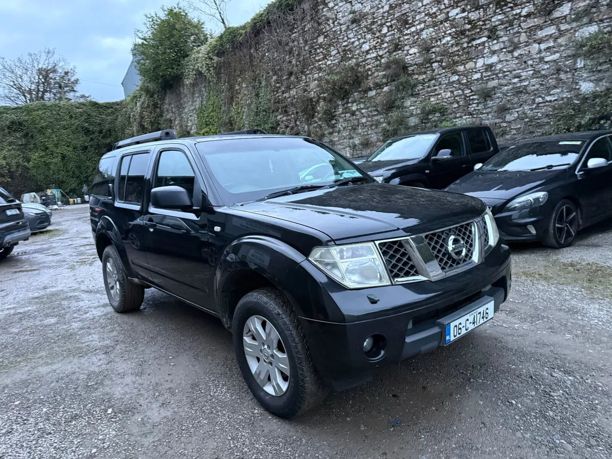 06 NISSAN PATHFINDER 2.5 4x4 FRESH DOE!!! - Image 1