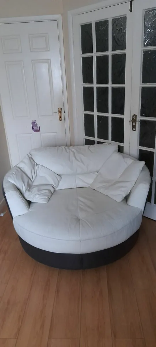 Sofa leather  360 turn - Image 1