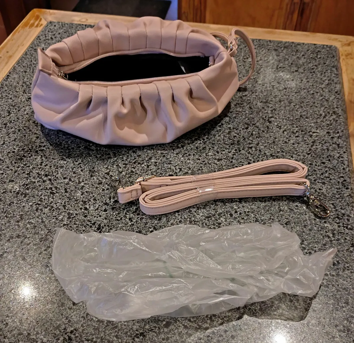 TWO LADIES HANDBAGS (NEW). - Image 3