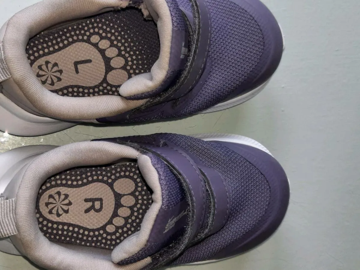 Girls Nike runners - Image 2