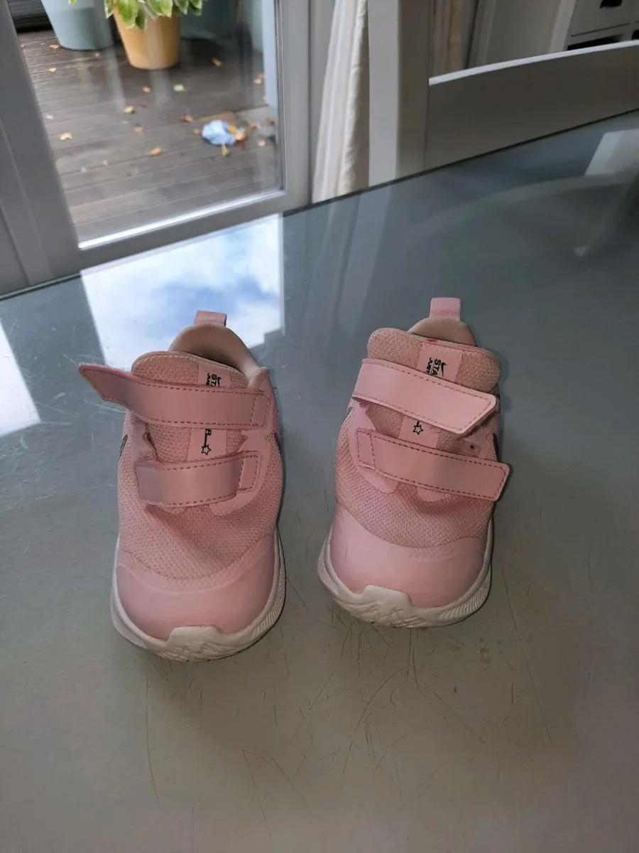 Girls Nike runners - Image 2