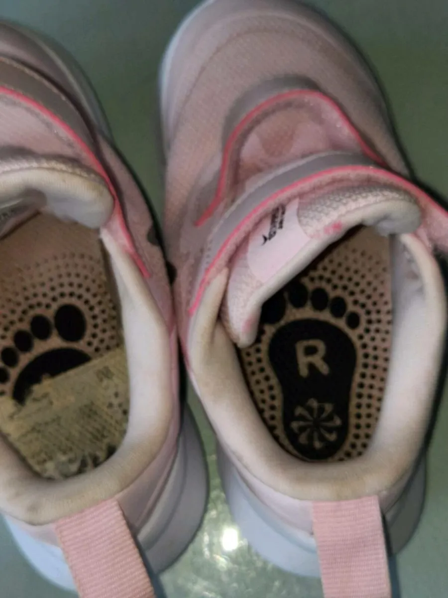 Girls Nike runners - Image 4