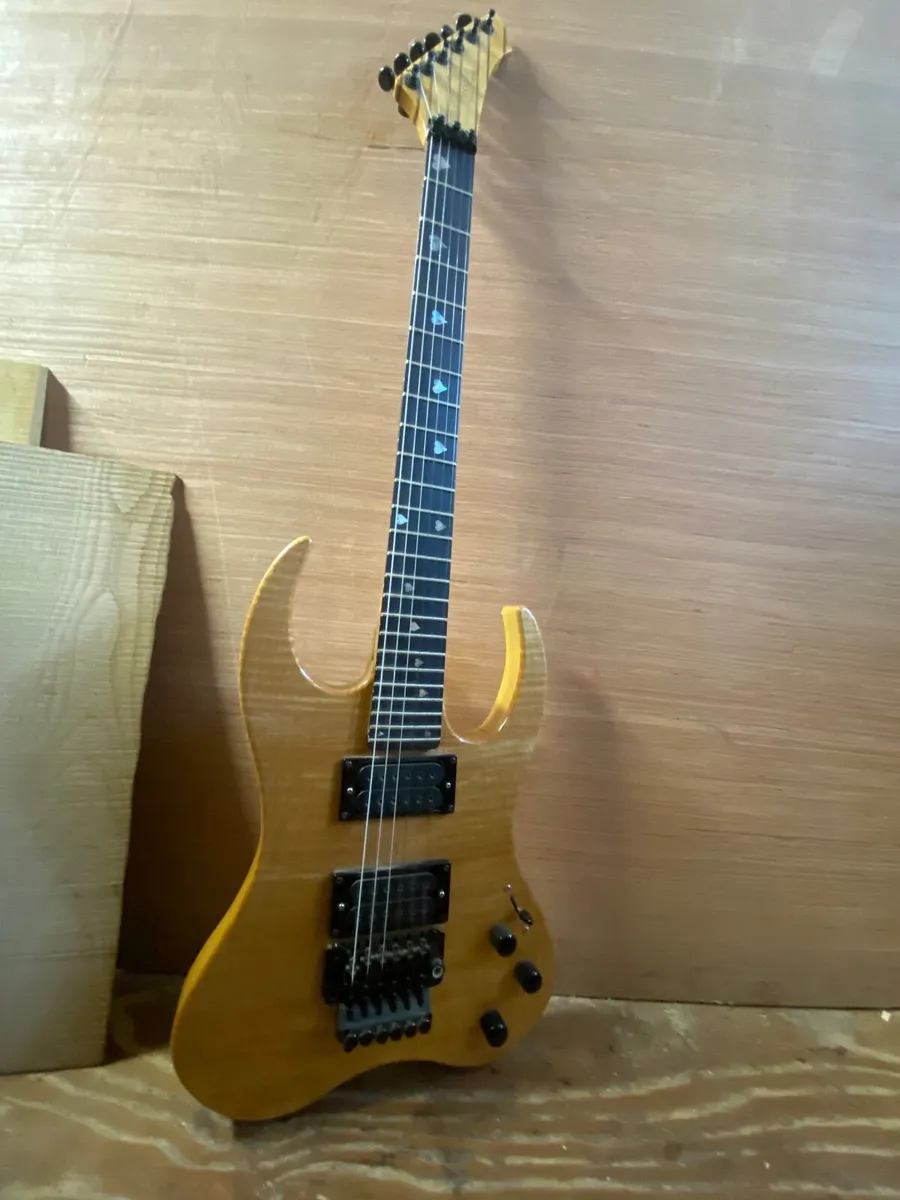Electric guitar - Image 1