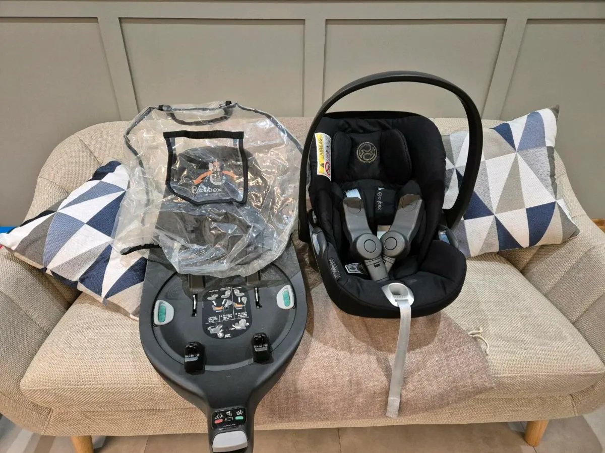 Cybex cloud-z carseat & iso-fiz base - Image 1