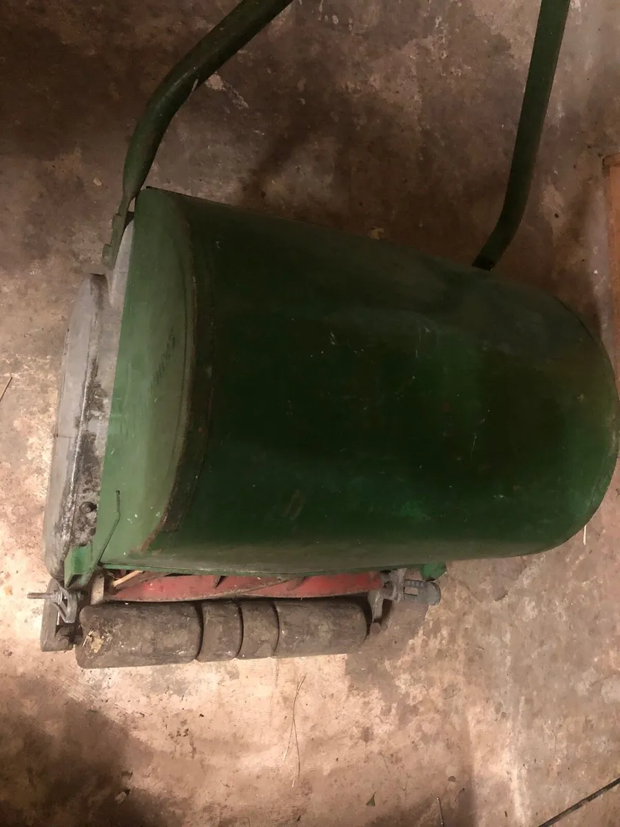 Vintage Lawn Mower with Grass Collector - Image 4