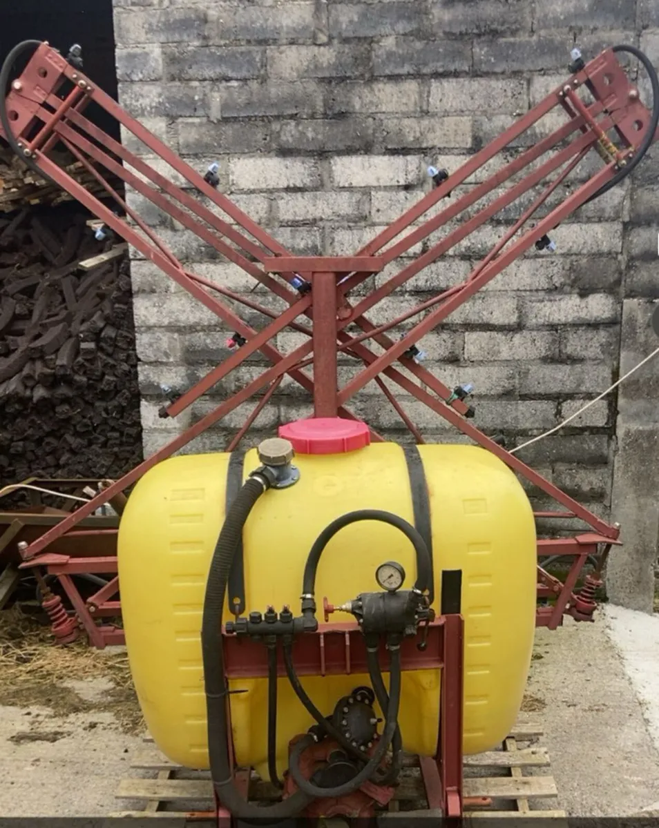 Tractor hardi sprayer