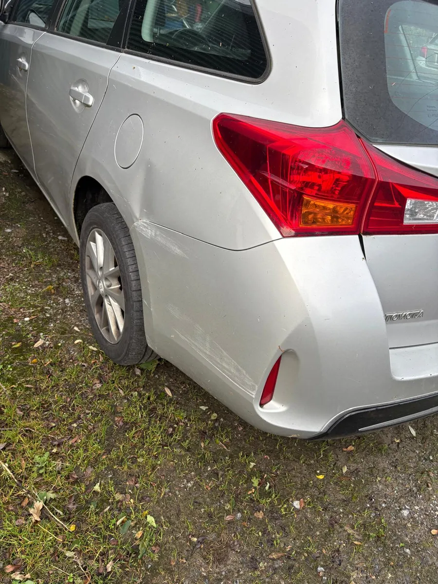 Toyota Auris 2015 estate - Image 3