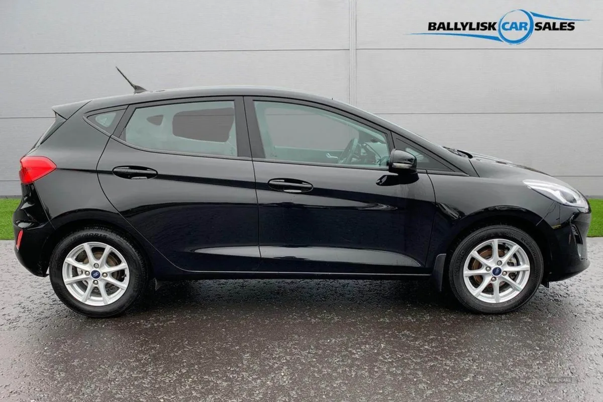Ford Fiesta 1.0t 100PS Zetec in Black With 47K - Image 3