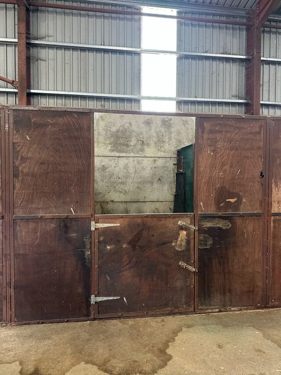 Horse stables - Image 1