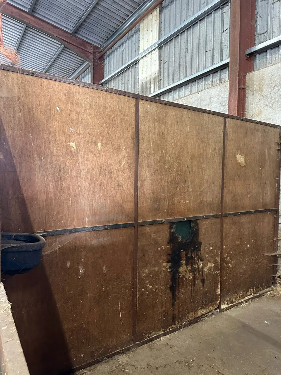 Horse stables - Image 2