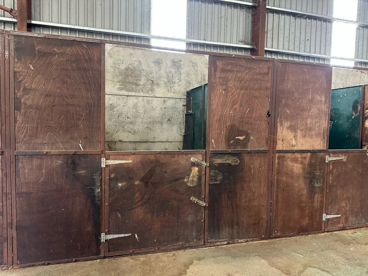 Horse stables - Image 3