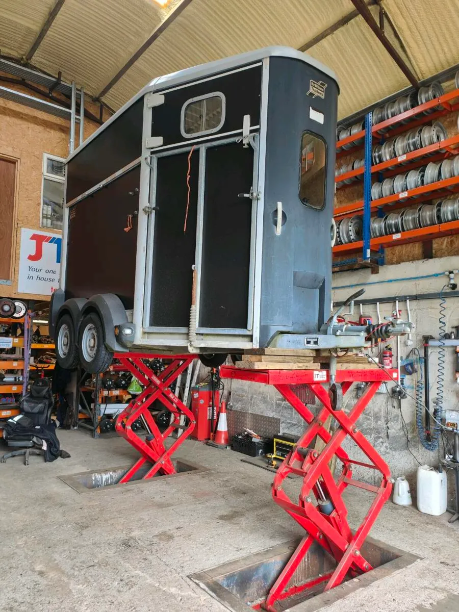 Horsebox 506 - Image 1