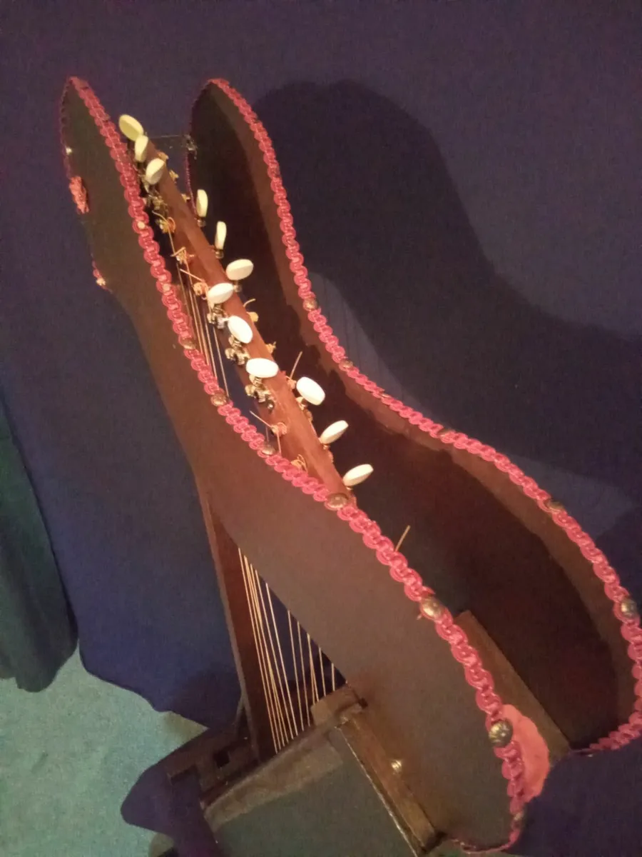 Enchanting Baby Harp - Image 3