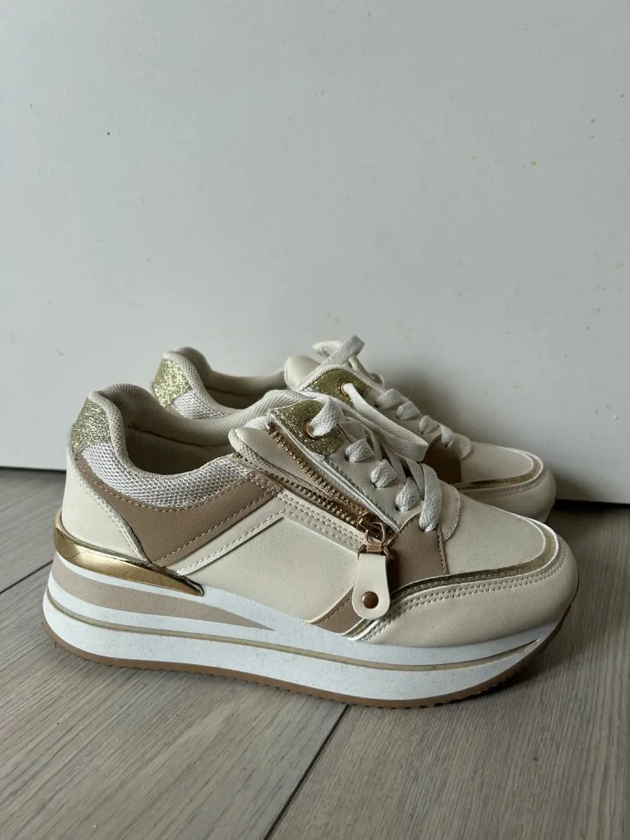 Ladies runners size 4 20euros