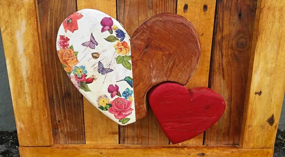 Rustic Wood Heart wood art piece. - Image 4