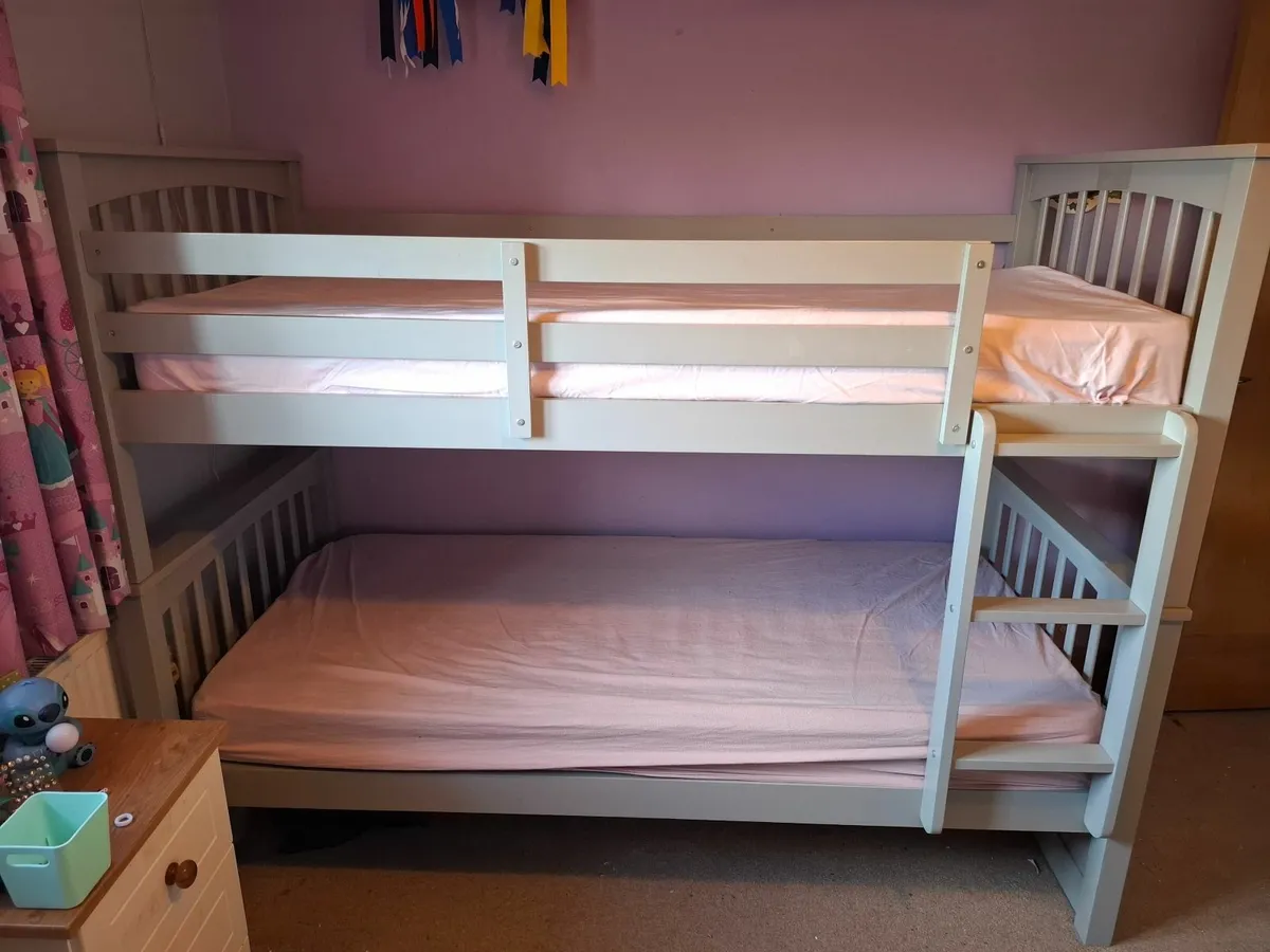 Bunk beds - Image 1