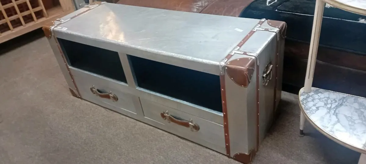 Modern Aviation Style Media Unit